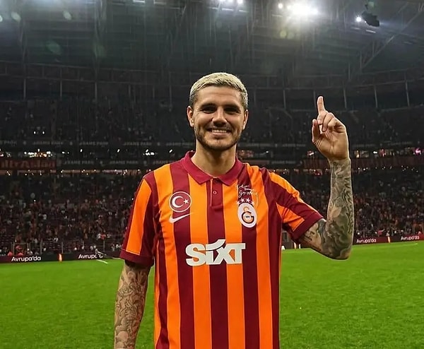 Arjantin basınına açıklamalarda bulunan Icardi, "Wanda bana yıllarca fiziksel şiddet uyguladı, ayrıca dijital şiddet uyguladı ve bu da bana birçok ekonomik sorun getirdi. Ben kızlara bakıyordum ve o da L-Gante ile ikili bir hayat yaşamaya devam ediyordu." dedi.