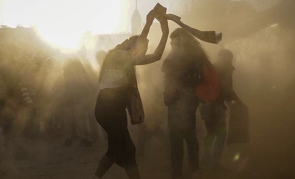 Göstericiler, 8 Mart 2024'te Meksika'nın Meksiko şehrinde Uluslararası Kadınlar Günü'nü kutlamak için düzenlenen protestoya katılıyor.