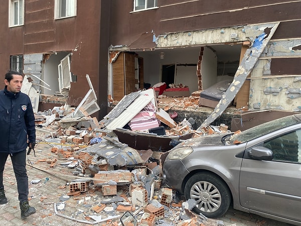 Apartman görevlisi Girgin, ailesiyle tartıştıktan sonra eşi ve çocuğunu evden göndermiş ve dairenin doğalgazını açmış. Tüm binayı saran gaz kokusu sonrasında da patlama meydana gelmiş.