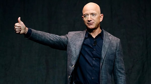 Listenin ikinci sırasına Amazon'un kurucusu Jeff Bezos yerleşti. Bezos'un serveti 240.8 milyar dolar.