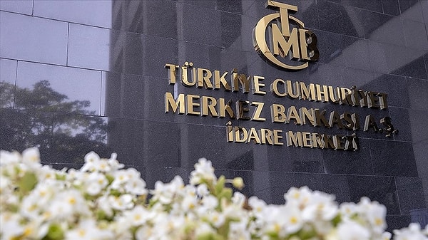 Enflasyon verileri maaşın belirlenmesinde büyük rol oynayacak. Türkiye Cumhuriyet Merkez Bankası’nın (TCMB) yıl sonu enflasyon tahmini yüzde 44 iken Orta Vadeli Program’da (OVP) bu tahmin 41,5.