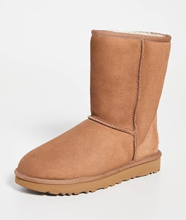 5. UGG Kadin W Classic Short II Casual Bot