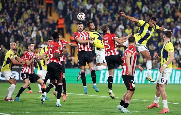 Avrupa Ligi'nin 6. haftasında Athletic'e 2-0'lık skorla yenilen Fenerbahçe'de adeta kaos yaşanıyor.