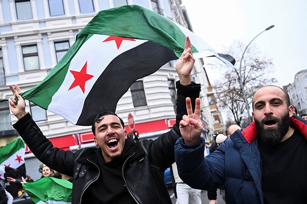 Kehanete göre, “Suriye düştüğünde Batı ve Doğu arasında büyük bir savaş başlayacak. Baharda Doğu’da bir savaş patlak verecek ve Batı’yı yok edecek bir Üçüncü Dünya Savaşı’na dönüşecek.”