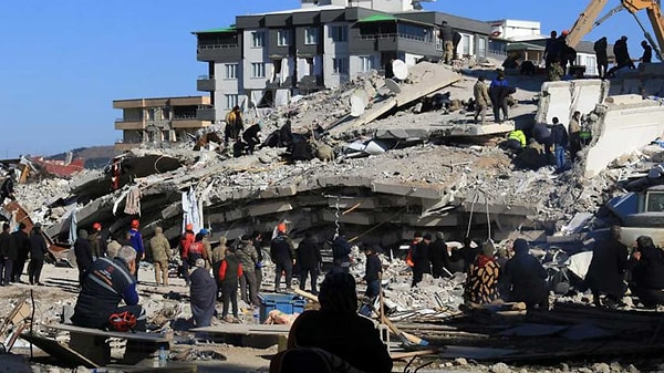 Tutuklu sanıklardan müteahhit Murat Fuatoğlu duruşmada savunmasında binanın yapımında herhangi bir ihmal bulunmadığını ileri sürdü. Fuatoğlu, binanın her katı ile ilgilendiğini, "Hiçbir masraftan kaçınmadım" dedi ve "Eğer kötü niyetli olsaydım, o binada yaşamazdım.