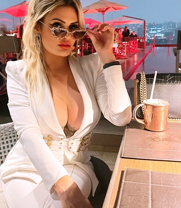 Sizleri Marina Smith ile tanıştıralım. Kendisi, Brezilya'da belirli bir kitleye sahip olan influencerlardan bir tanesi.