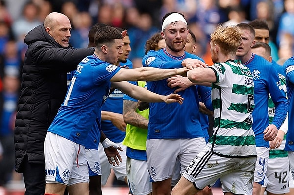 Celtic ve Rangers sadece bir maça değil, tarihsel bir düelloya çıkar her maçlarında. Katolik ve Protestanlık, Kraliçe'ye bağlılık ve bağımsızlık gibi birçok unsur derbide yaşanır.