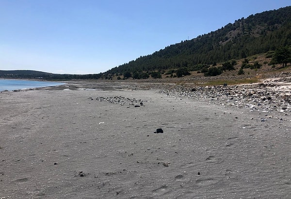 Salda Gölü'nün sadece üzerine düşen yağmurla beslenebildiğini belirten Dr. Kesici, şunları söyledi: