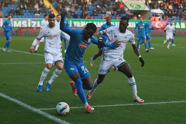 2- Yine bir karavanacı soruyoruz... Çaykur Rizespor - Konyaspor maçında attığı frikik dağlara taşlara gitmek üzereyken stadyum tepesindeki skorborddan dönen oyuncu kimdi?