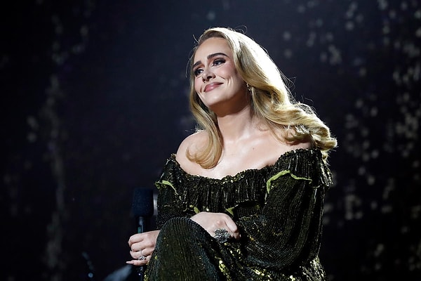 Müzik piyasası şimdi, Adele'nin plak şirketleri olan Sony Music Entertainment ve Universal Music'ten açıklama bekliyor.