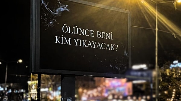 Başta İstanbul, Ankara, İzmir, Bursa gibi birçok ilin uğrak noktalarında bulunan reklam panolarındaki "Ölünce beni kim yıkayacak?" afişleri büyük tartışma yarattı.