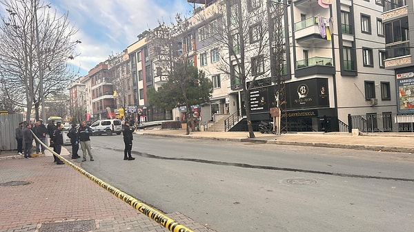 İstanbul’un Beylikdüzü ilçesindeki Yakuplu Mahallesi’nde bulunan Mareşal Fevzi Çakmak Caddesi'nde el bombası paniği yaşandı.