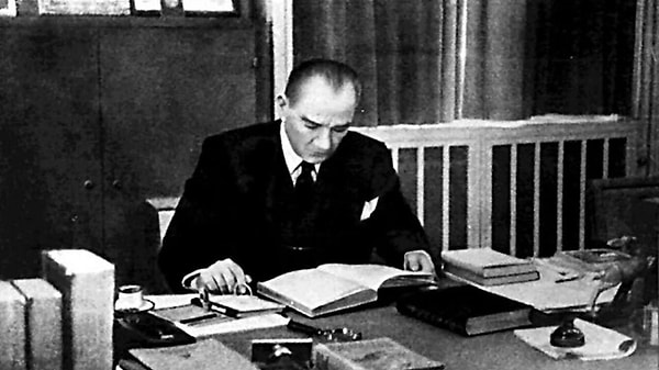 7. Hangisi Atatürk'ün yazdığı kitaplardan biri değildir?