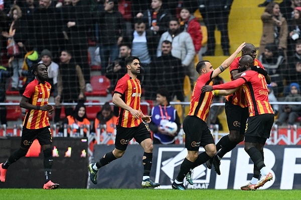 Ev sahibi ekip Bahoken ile karşılık verdi ama Galatasaray hiç oyundan düşmeden futbolunu sürdürdü.