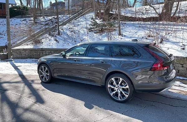 Bizde pek rağbet görmemesinin asıl nedeni, park yeri bulma konusunda zorluk yaşıyor olmamızdan kaynaklı. Hatchback araçların Türkiye'de bu kadar fazla tercih edilmesinin altında yatan temel sebeplerden birinin de yine park yeri sorunu olduğunu söylersek pek de yanlış olmaz.