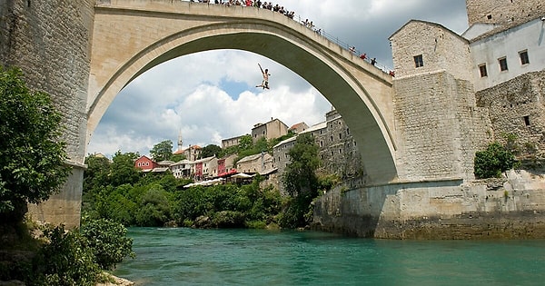 Bizce bu soruyu bilirsin: Stari Most (Eski Köprü) hangi şehirde olabilir?