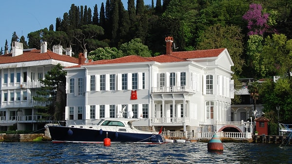 İstanbul'un gözdesi yalılar, yeni satışlarla yeniden gündemimizde.