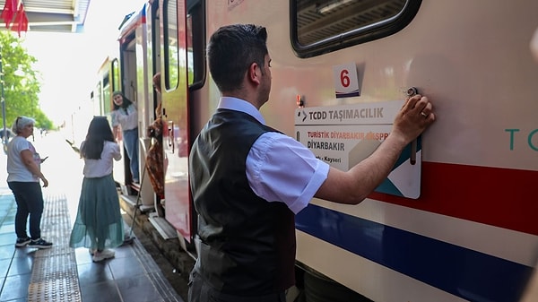 Ulaştırma ve Altyapı Bakanı Abdulkadir Uraloğlu, Turistik Diyarbakır Ekspresi'ne dair detayları açıkladı.