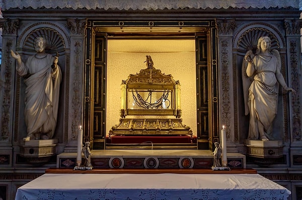 Saint Peter in Chains Cathedral Basilica, the miraculous chains