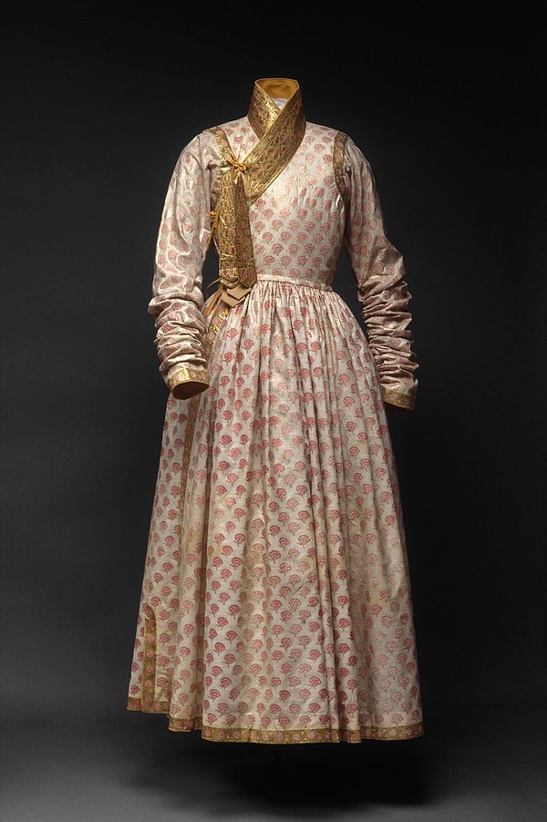 A jama from the Mughal era, 17th century