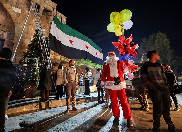 Hama'daki bu olay azınlıkları endişelendirse de yeni yönetimin ileriye yönelik yaptığı açıklamada Noel'in tatil olarak ilan edileceği duyuruldu.