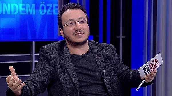 7. Koronavirüs ile ilgili yaptığı açıklamalarıyla sık sık tartışma yaratan Prof. Dr. Oytun Erbaş yine gündemde. Geçtiğimiz hafta Armağan Çağlayan'ın YouTube programına konuk olan isim itirafıyla konuşulmuştu. Arif Verimli'den "Hiç kitap okumadım" itirafı yüzünden lafı yiyen Erbaş yine sözleriyle sinirleri hoplattı. Kadınları aşağılayıcı sözlerde bulunan Oytun Erbaş bu kez katıldığı bir programdaki "Çok gösteriş ezikliktir." ifadeleriyle sosyal medyanın yeniden gündemine oturdu.