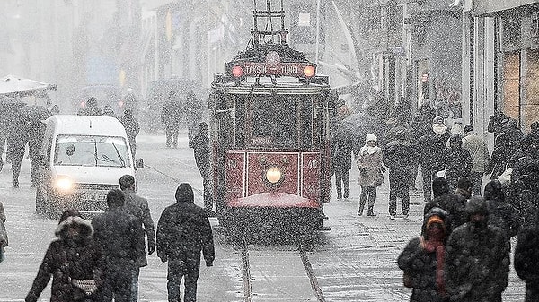 "Erbain soğuğu" olarak bilinen, kış aylarının en sert dönemlerinden birine girecek Türkiye’de, birçok kentten kar yağışı etkili olacak.