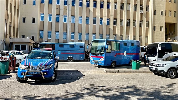 Savcı, “Aile polisleri yanlış yönlendirdi. Sanıklar eylemlerini müşterek fail olarak işledi. Suçlular ağırlaştırılmış müebbet hapisle cezalandırılmalı. Nevzat ve Salim dahil tüm sanıklar suç ortağı.” ifadelerini kullandı.