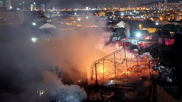 Yangın söndürüldükten sonra setten ilk fotoğraflar geldi. Sosyal medyada dolaşıma giren görüntülere bakacak olursak setten geriye bir çöp bile kalmadı.