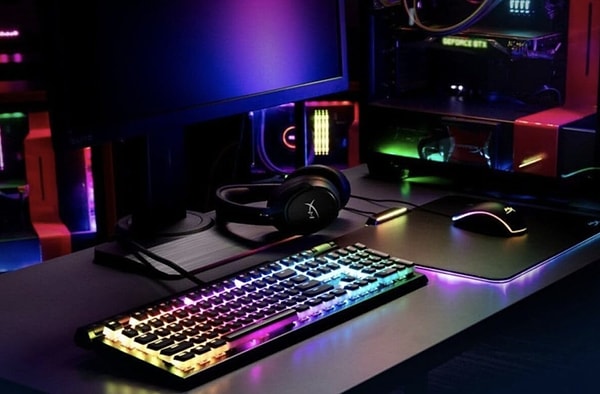 12. HyperX Alloy Elite 2 RGB Mekanik Klavye