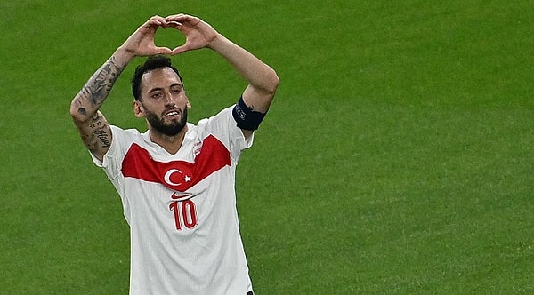 Çalhanoğlu,  "Bayern beni geçen yaz istedi. Menajerimle konuştum ve dedim ki: 'Inter ile konuş, karar verecek olan sadece onlar.' Bu kulübü seviyorum" dedi.