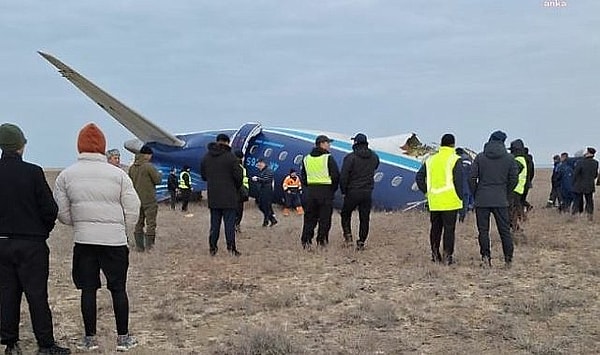 Yadrov, yolcu uçağının Ukrayna'nın İHA'larla düzenlediği terör saldırıları nedeniyle Grozniy Havalimanı'na iniş gerçekleştiremediğini belirtti.