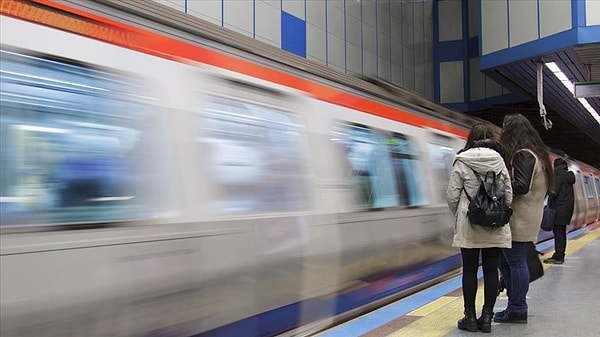 Ulaştırma Bakanlığı'na bağlı metro hatları için yeni karar alındı. Resmi Gazete'de yayımlanan karara göre 1 Ocak Çarşamba günü Başkentray, Marmaray, İZBAN, Sirkeci-Kazlıçelme Raylı Sistem Hattı ve Gayrettepe-Havalimanı Metro hattı seferleri ücretsiz olacak.