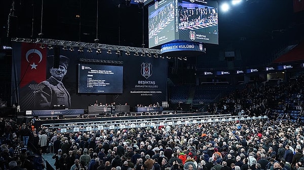 Beşiktaş bugün bir kez daha sandığa giderek yeni başkanını seçecek. Gergin kongrede Hasan Arat sonrası Serdal Adalı ya da Hüseyin Yücel koltuğa oturacak.