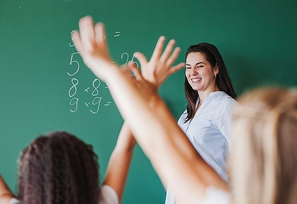 Bunun yerine Akademi Giriş Sınavı (AGS) adıyla tamamen öğretmenlik mesleğine özel bir sınav sistemi getirileceği belirtildi.