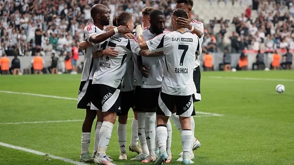 İlk tespiti ise en kazançlı takımın Beşiktaş olduğu... Maçlarında 9 kez VAR müdahalesi olan siyah beyazlılar için 8 karar lehlerine, 1 karar aleyhlerine olmuş görünüyor.