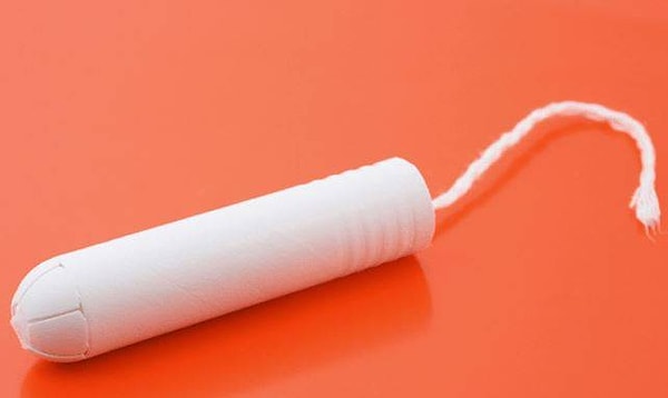 Bu tamponlar 180 dereceye kadar ısıtıldı ve nitrik asit kullanılarak ağır metallerin varlığı test edildi. Sonuçlar, her tamponda kurşun, arsenik ve kadmiyum dahil 16 farklı ağır metalin izlerine rastlandığını gösterdi.