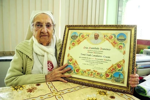 Şimdi ise dünyanın en yaşlı insanı Brezilya’da yaşayan rahibe Inah Canabarro Lucas oldu. Inah şu anda 116 yaşında.