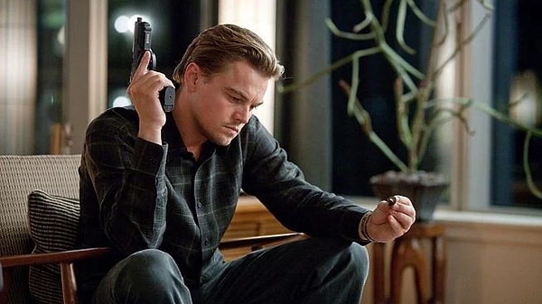 Christopher Nolan’ın yazıp yönettiği ve başrolde Leonardo DiCaprio’nun yer aldığı Inception, IMDb kullanıcıları tarafından tüm zamanların en iyi bilim kurgu filmi seçildi. 2.6 milyondan fazla oylamadan 8.8 puan aldı.