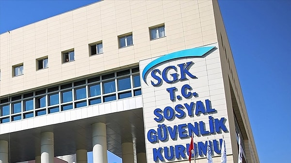 SGK, milyonlarca emeklinin geçmişe dönük prim ödemelerini inceliyor. Şüpheli bir durum bulunduğu takdirde emekliler ifadeye çağrılıyor.