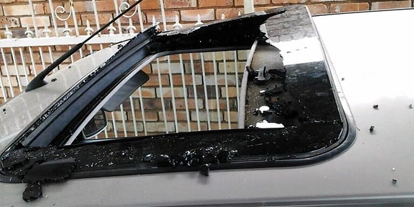 Bu yüzden bütçenizi sunroof taktırmakla harcamak yerine, elinizdeki aracı sattıktan sonra üstüne gerekli eklemeyi yapıp orijinalinde sunroof bulunan bir araca geçmeniz sizin için daha mantıklı olabilir.