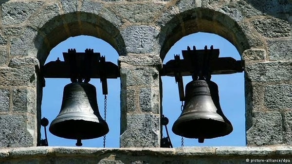 Kiliselerde çalınan çanlar dini ve toplumsal hayatta yüzyıllardır önemli bir yer tutuyor. Peki bu çanların çalınma nedenleri nelerdir? Çanların görevlerini ve anlamlarını detaylıca inceleyelim: