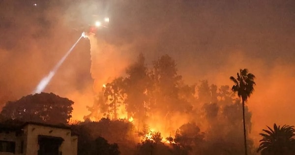 Los Angeles’ta devam eden orman yangınları hem maddi hem manevi kayıplarla gündemde.  Yangının beşinci gününde söndürme çalışmaları aralıksız sürerken yapılan yeni açıklamalar da bölgedeki durumun ne denli ciddi olduğunu gözler önüne seriyor.