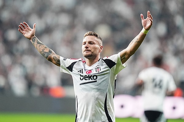 Ancak keskin düşüşe Ciro Immobile de engel olamadı. Sakatlıklar da yaşayan yıldız oyuncunun Beşiktaş'ta mutsuz olduğu iddia edildi.