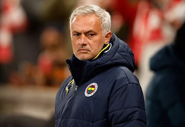 Jose Mourinho, basın toplantısında "telaffuz edilemeyen takım" diyerek hangi kulübü kastetti?