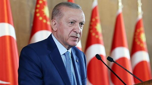 Erdoğan ardından Adalet Bakanı Yılmaz Tunç’a dönerek “Bunları halka anlatın” talimatı verdi.