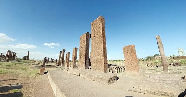 "Türk" isminin geçtiği ilk metinler olarak kabul edilen Orhan Abideleri'nin tarihi 8. yüzyıla dayanır.