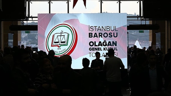 İstanbul Cumhuriyet Başsavcılığı, İstanbul Barosu hakkında yürüttüğü soruşturma kapsamında başkan İbrahim Özden Kaboğlu dahil tüm yönetim kurulunun görevden alınmasını ve yeniden seçim yapılmasını talep etti.