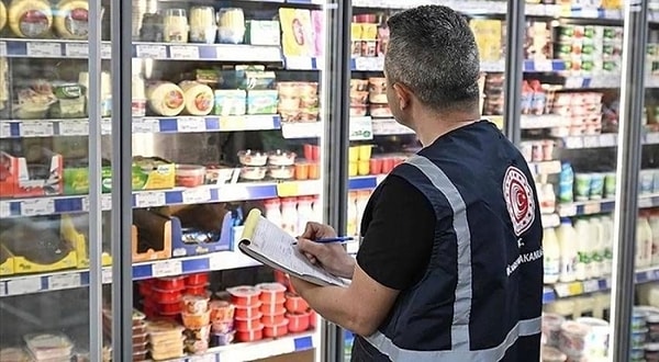 Ürünlerine taklit ve tağşiş karıştıran markalar kamuoyuna duyuruluyor. "Sağlığı Tehlikeye Düşürecek Gıdalar" listesi Tarım ve Orman Bakanlığı tarafından güncellendi.