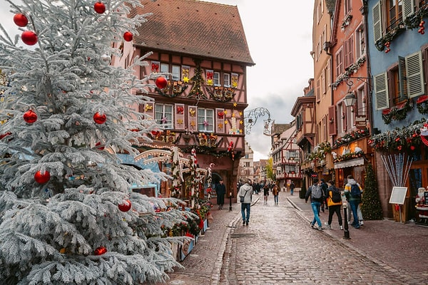 13. Fransa'nın Colmar sokakları